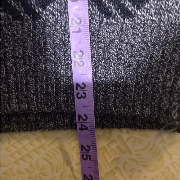 Vintage Gray and Red Patterned Men's Sweater - Picture 7 of 8